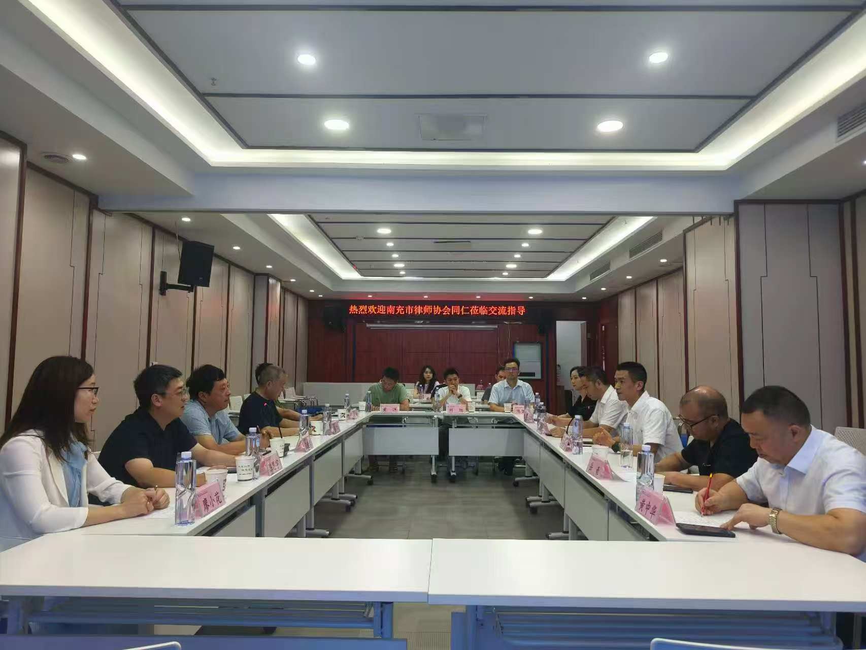 座谈会1.jpg